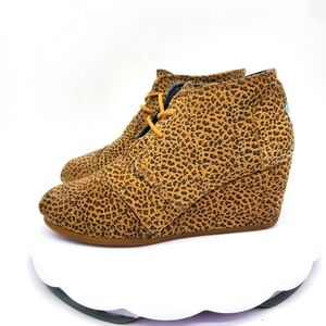 TOMS Shoe Women 8 Leopard Print Desert Wedge Booties